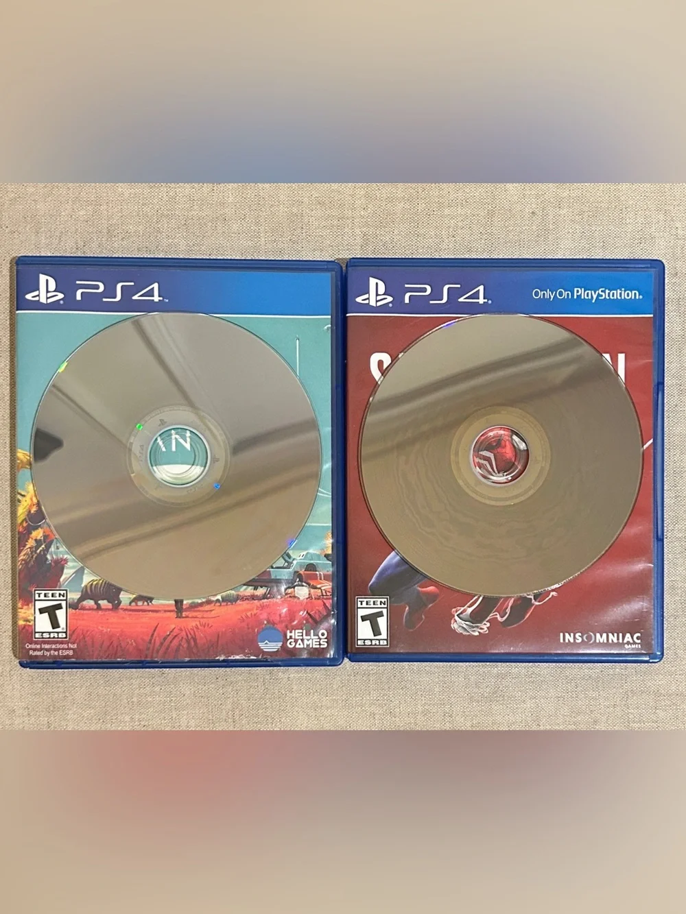 Marvel Spider-Man PS4 Game - Red and No Man’s Sky PS4 Game